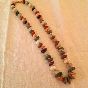 Multicolored stones necklace.